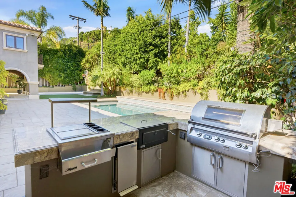 2108 San Ysidro Drive Beverly Hills, CA 90210