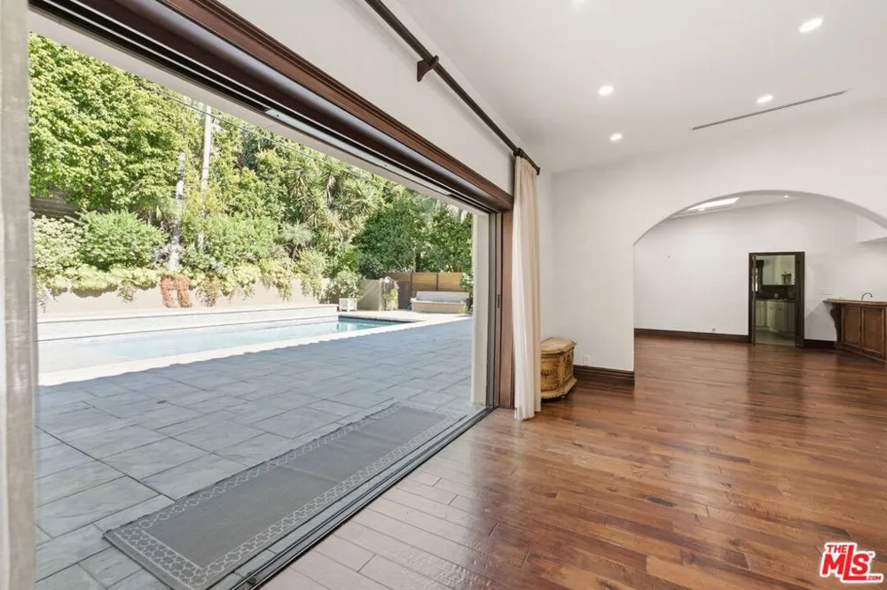 2108 San Ysidro Drive Beverly Hills, CA 90210