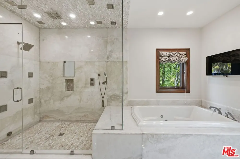 2108 San Ysidro Drive Beverly Hills, CA 90210