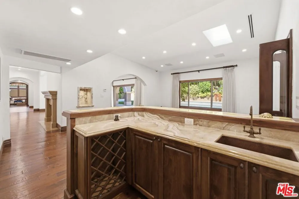2108 San Ysidro Drive Beverly Hills, CA 90210
