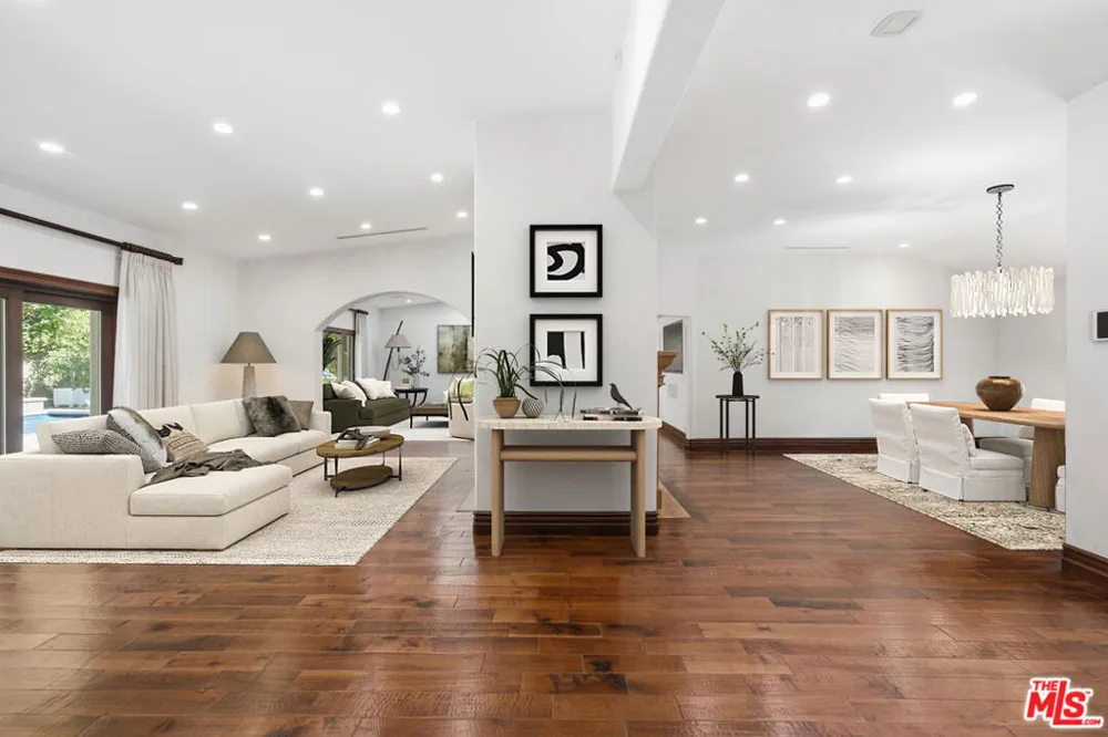 2108 San Ysidro Drive Beverly Hills, CA 90210