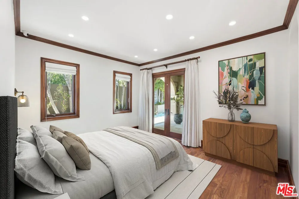 2108 San Ysidro Drive Beverly Hills, CA 90210