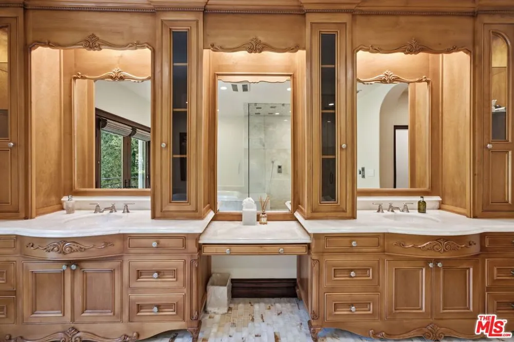 2108 San Ysidro Drive Beverly Hills, CA 90210