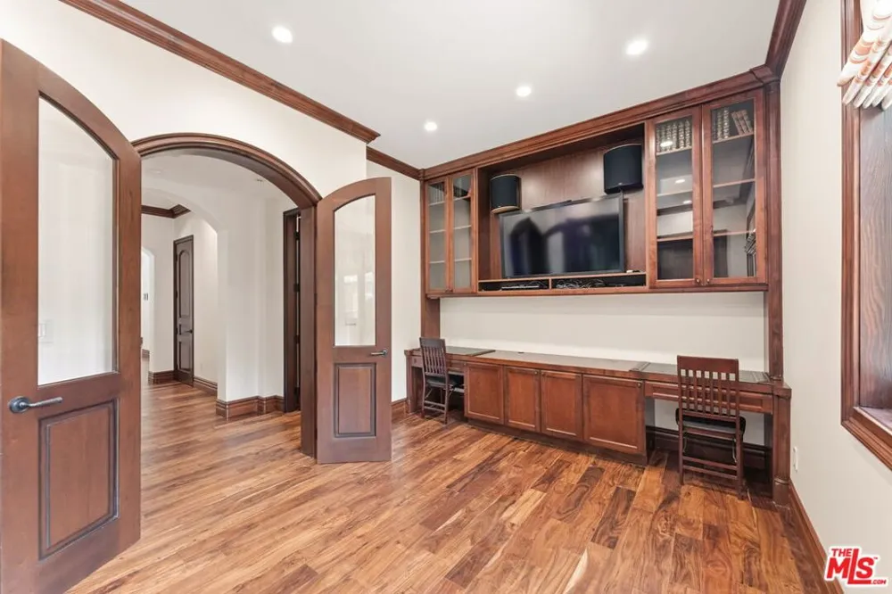 2108 San Ysidro Drive Beverly Hills, CA 90210