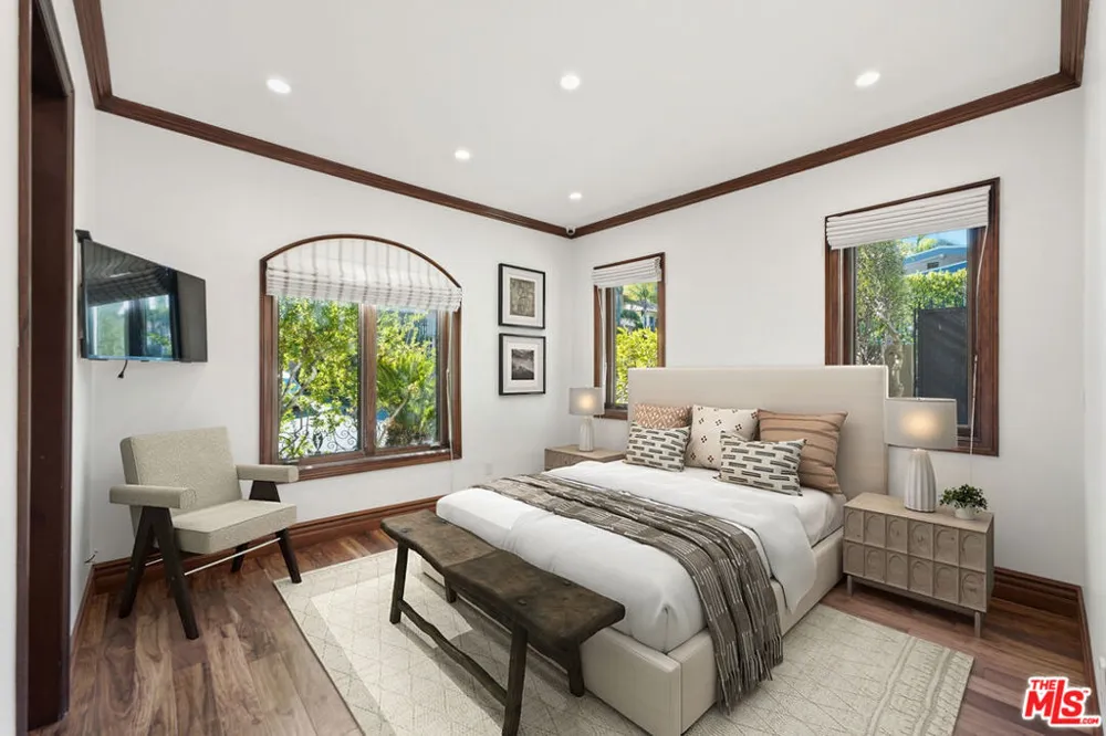 2108 San Ysidro Drive Beverly Hills, CA 90210