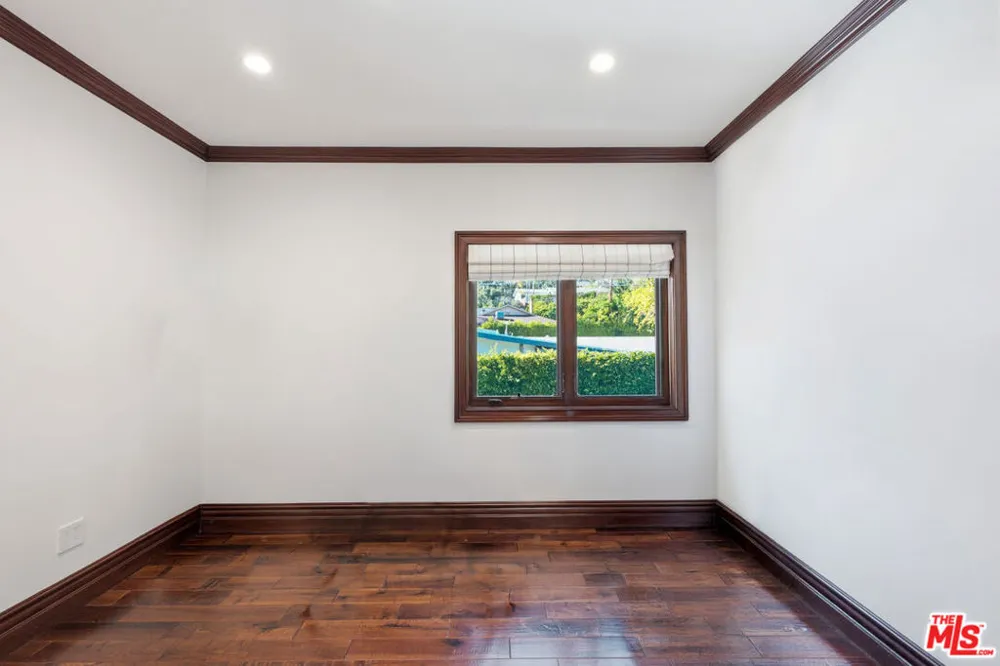 2108 San Ysidro Drive Beverly Hills, CA 90210