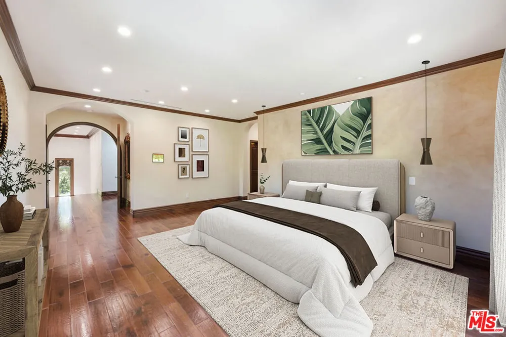 2108 San Ysidro Drive Beverly Hills, CA 90210