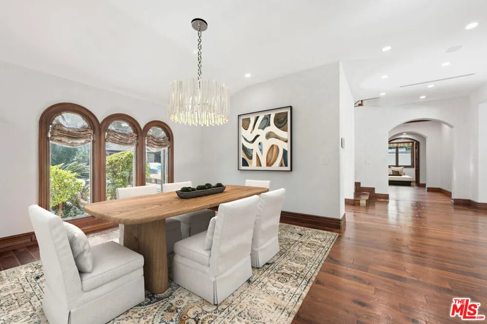 2108 San Ysidro Drive Beverly Hills, CA 90210