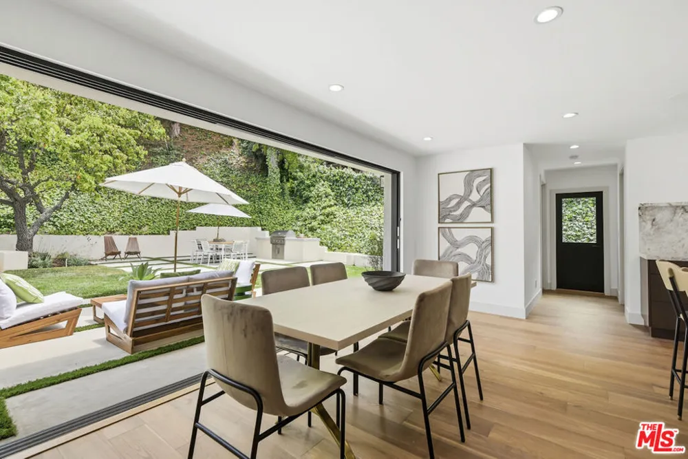 3218 Fond Drive Encino, CA 91436