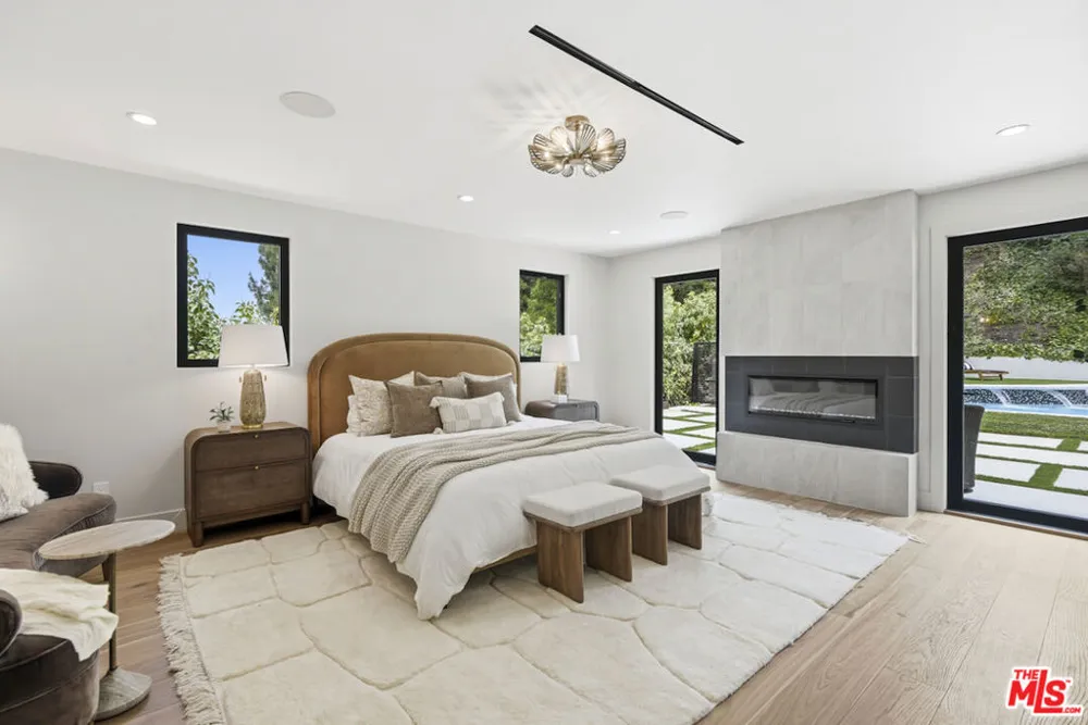 3218 Fond Drive Encino, CA 91436