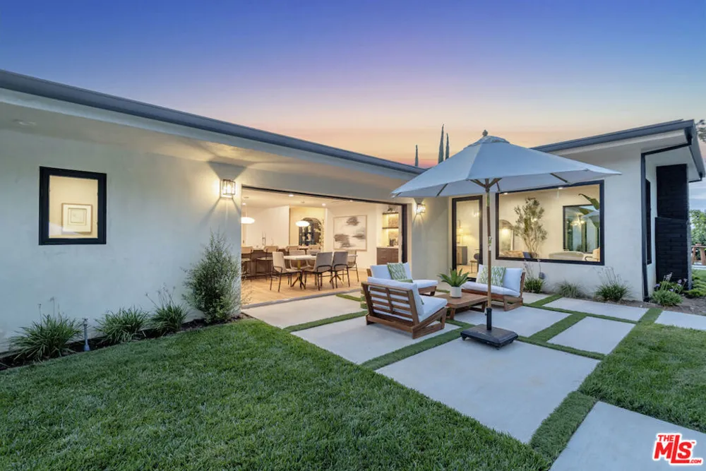3218 Fond Drive Encino, CA 91436