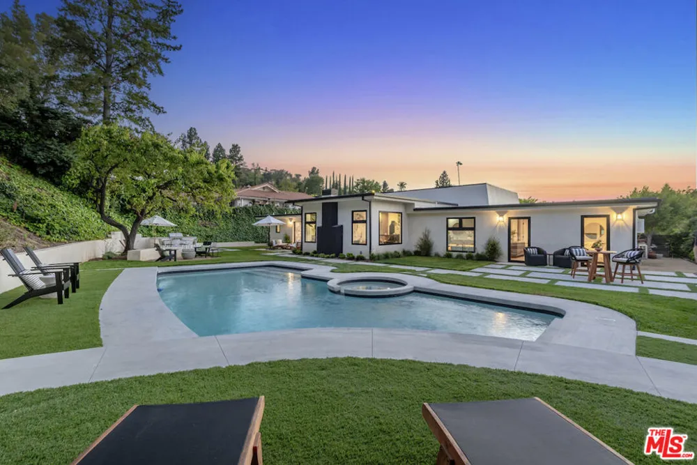 3218 Fond Drive Encino, CA 91436