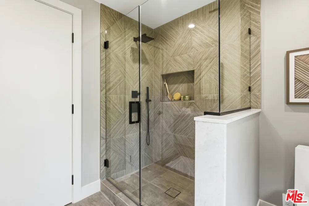 3218 Fond Drive Encino, CA 91436