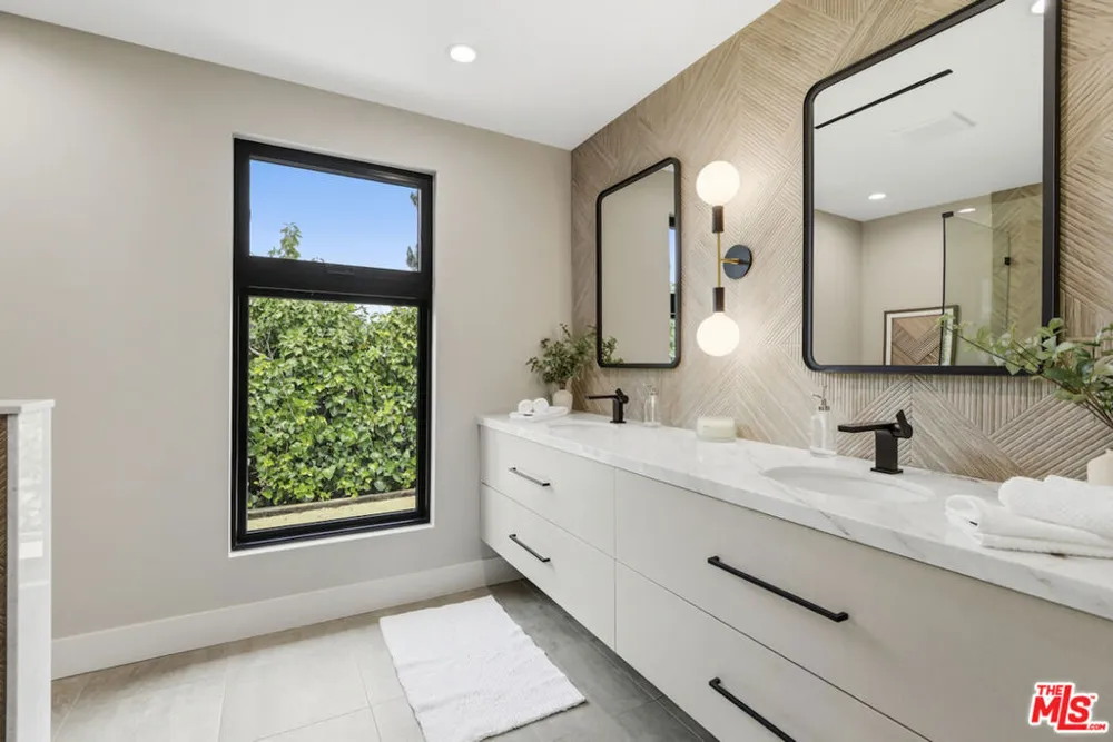 3218 Fond Drive Encino, CA 91436