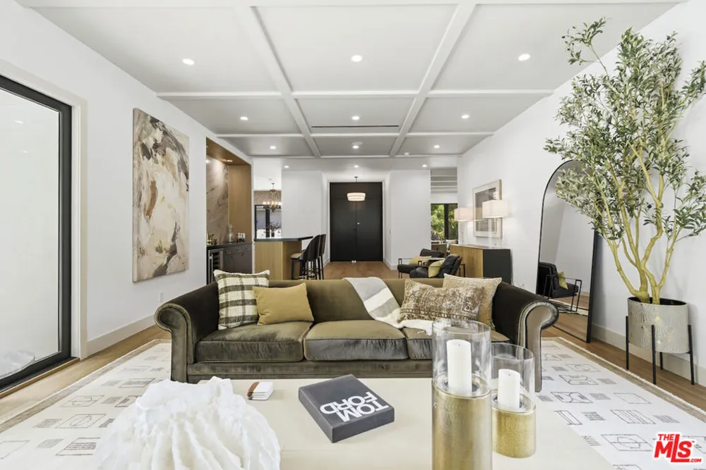 3218 Fond Drive Encino, CA 91436
