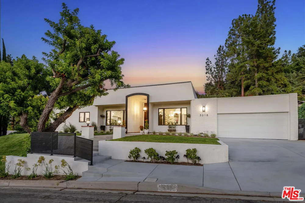 3218 Fond Drive Encino, CA 91436