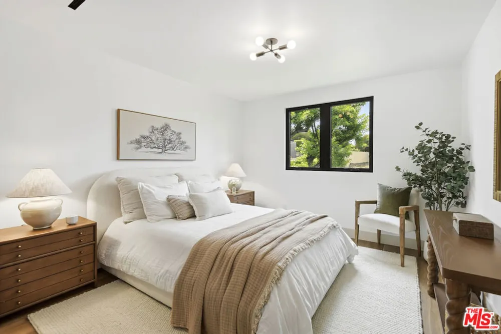 3218 Fond Drive Encino, CA 91436