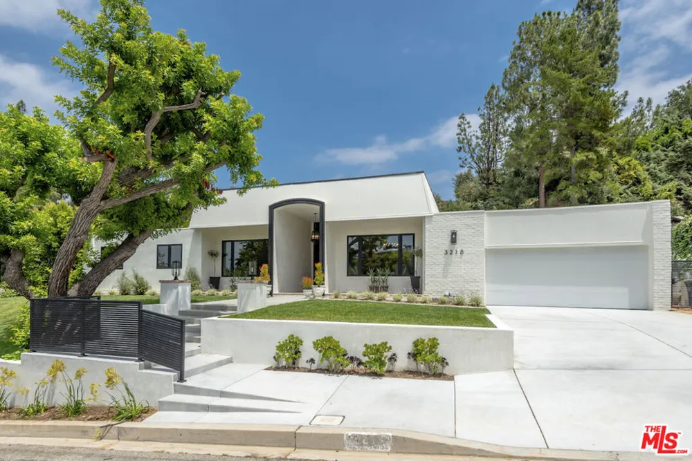 3218 Fond Drive Encino, CA 91436