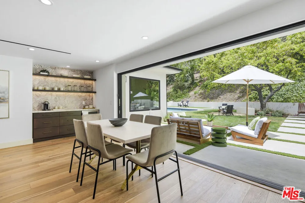 3218 Fond Drive Encino, CA 91436