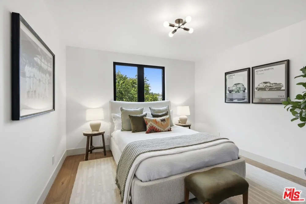 3218 Fond Drive Encino, CA 91436
