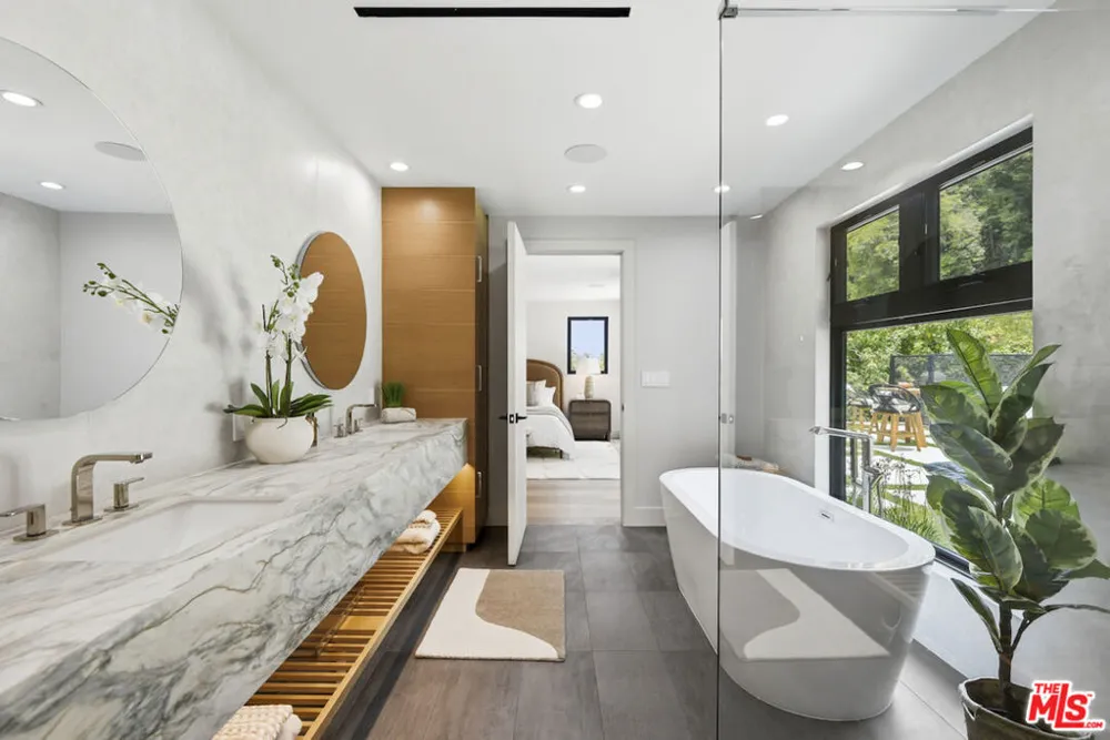 3218 Fond Drive Encino, CA 91436