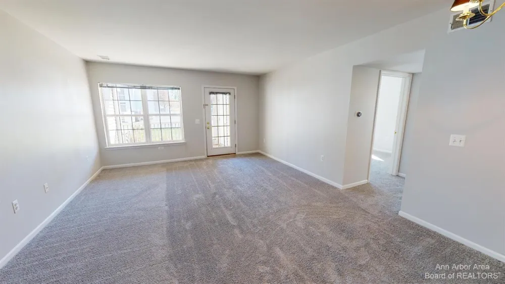 2785 S Knightsbridge Circle Ann Arbor, MI 48105