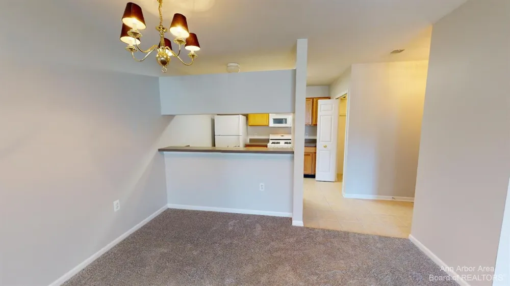 2785 S Knightsbridge Circle Ann Arbor, MI 48105