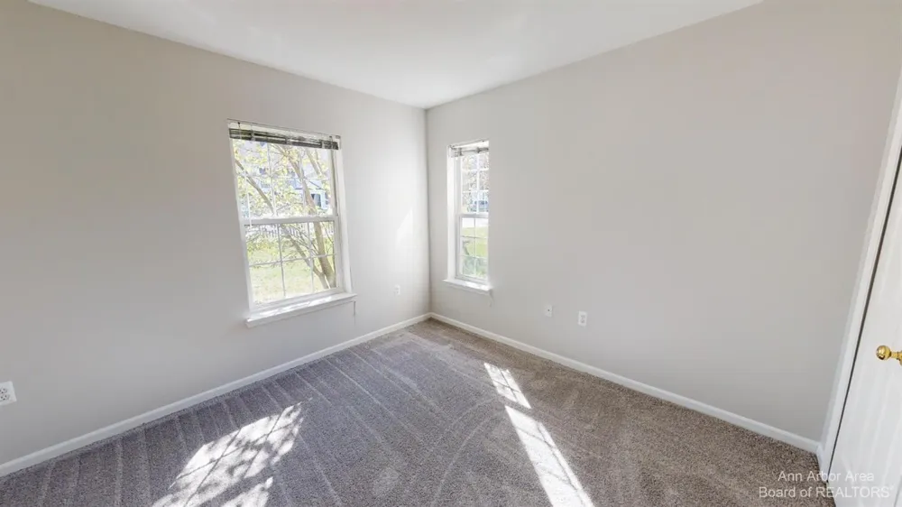 2785 S Knightsbridge Circle Ann Arbor, MI 48105