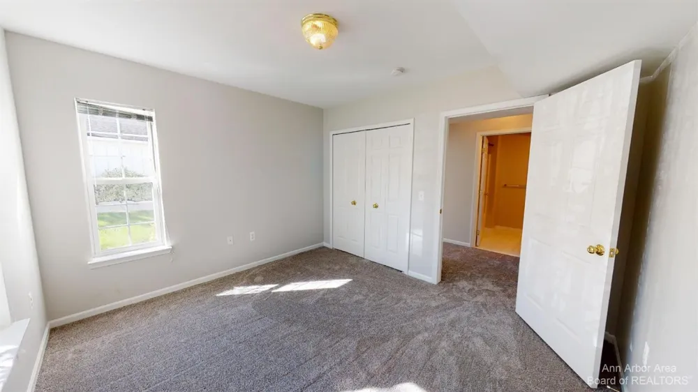 2785 S Knightsbridge Circle Ann Arbor, MI 48105