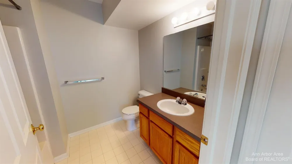 2785 S Knightsbridge Circle Ann Arbor, MI 48105