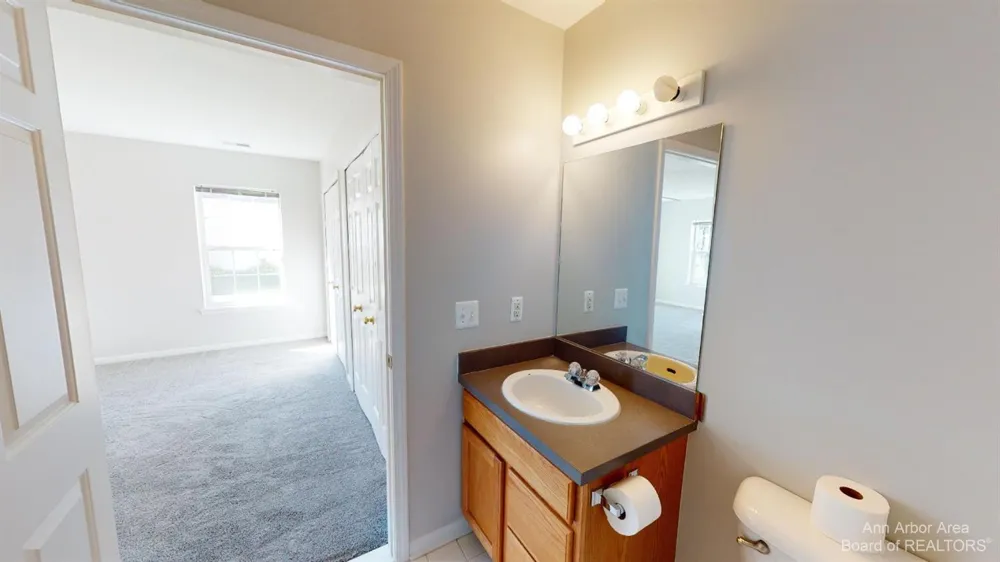 2785 S Knightsbridge Circle Ann Arbor, MI 48105