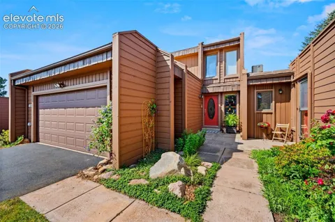1032 Hill Circle