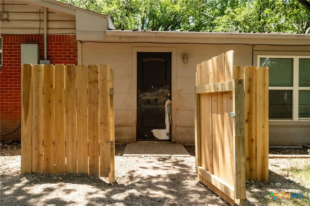 111 Cottonwood Drive Gatesville, TX 76528