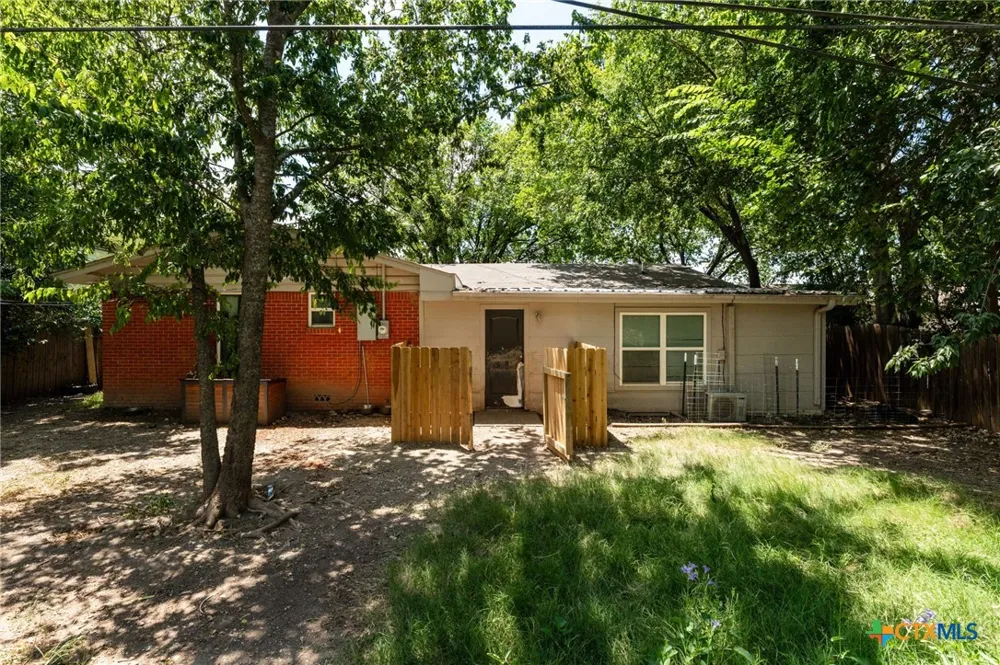 111 Cottonwood Drive Gatesville, TX 76528