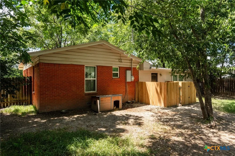 111 Cottonwood Drive Gatesville, TX 76528