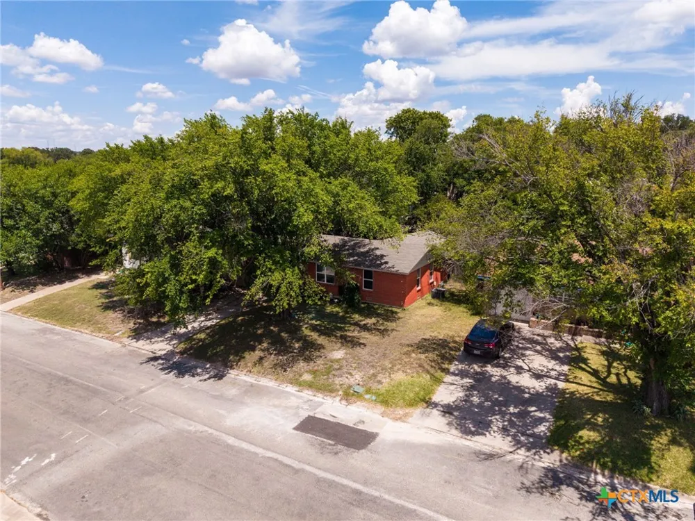 111 Cottonwood Drive Gatesville, TX 76528