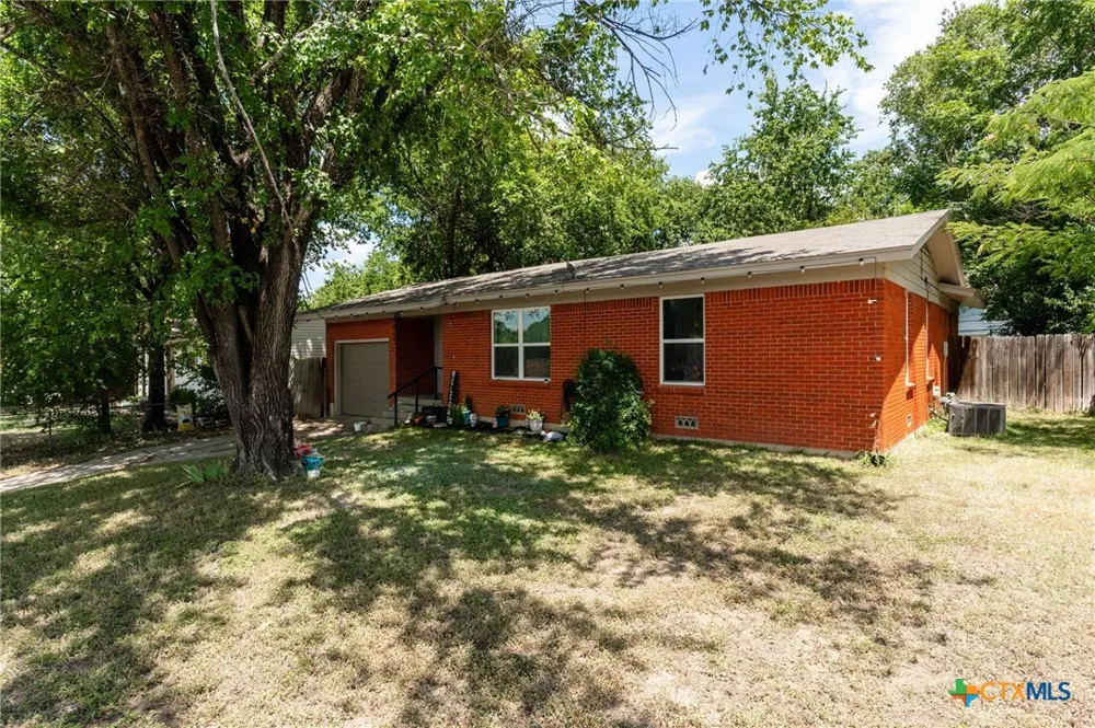 111 Cottonwood Drive Gatesville, TX 76528