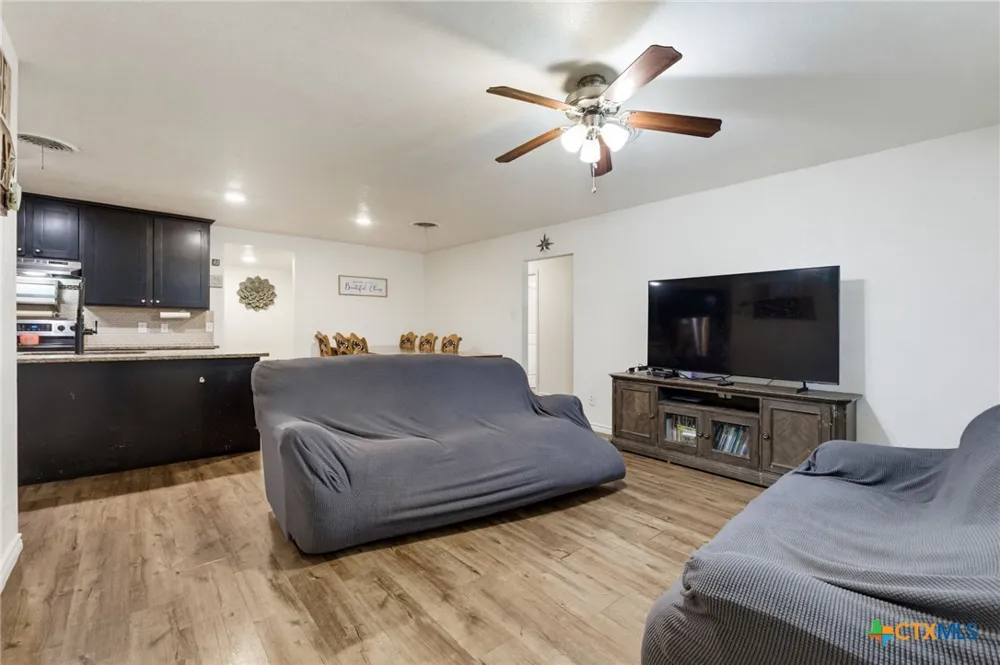 111 Cottonwood Drive Gatesville, TX 76528