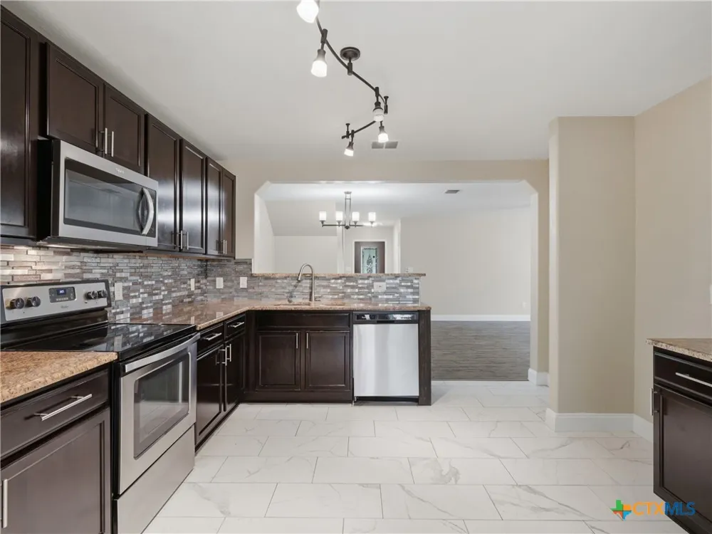 414 Walnut Crest Selma, TX 78154