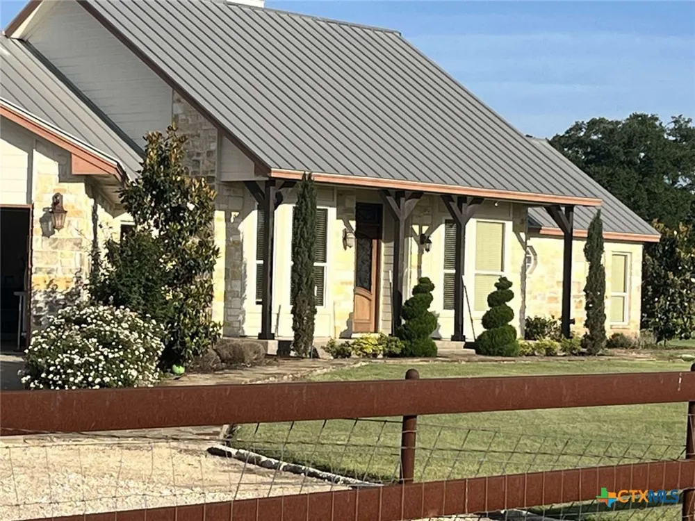 1125 County Road 230 Florence, TX 76527