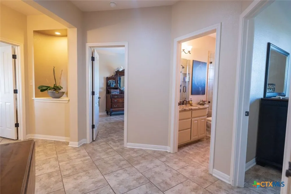 1125 County Road 230 Florence, TX 76527