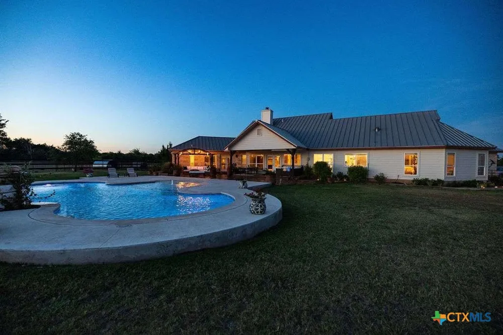 1125 County Road 230 Florence, TX 76527