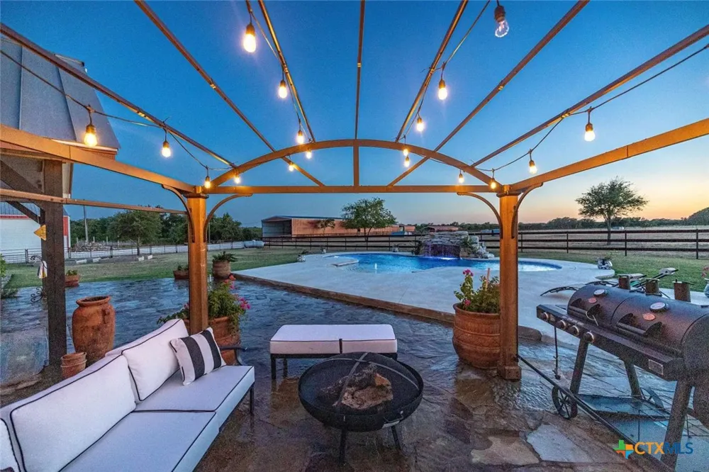 1125 County Road 230 Florence, TX 76527