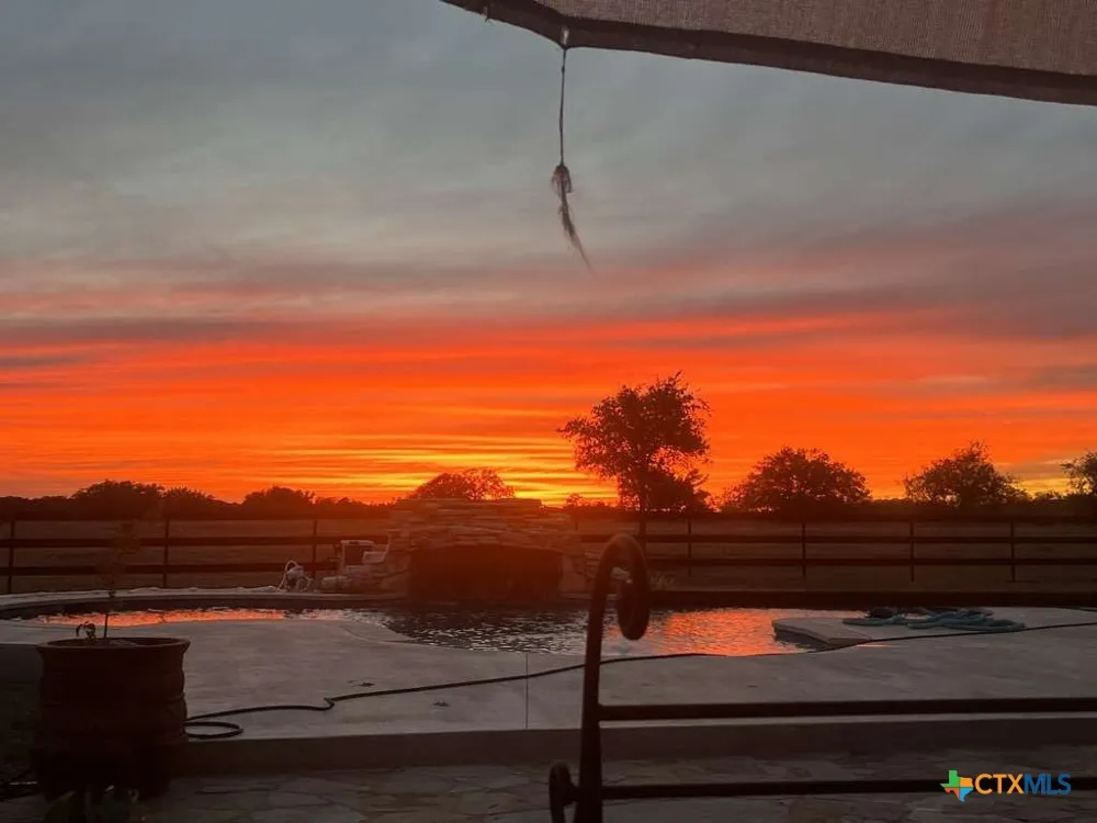 1125 County Road 230 Florence, TX 76527