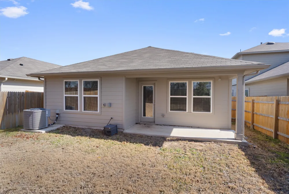 352 Sickle Loop Uhland, TX 78640