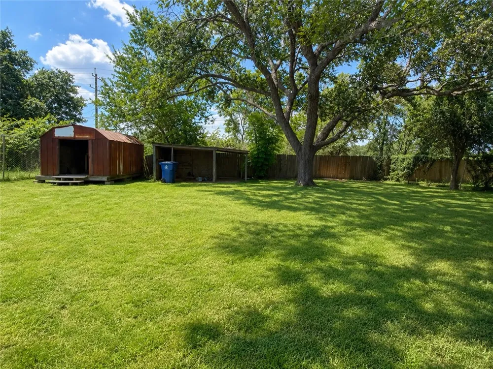 833 Booty Street Sinton, TX 78387
