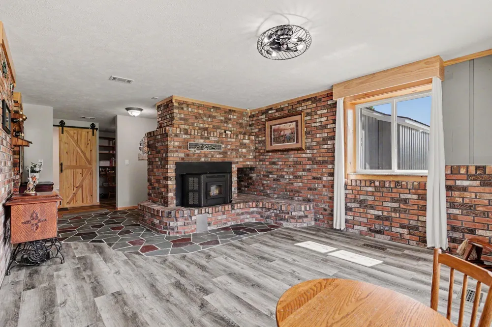 57 Mason Vermontville, MI 49096
