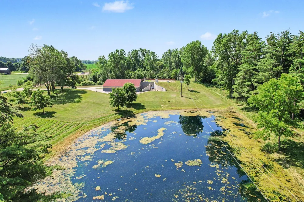 57 Mason Vermontville, MI 49096
