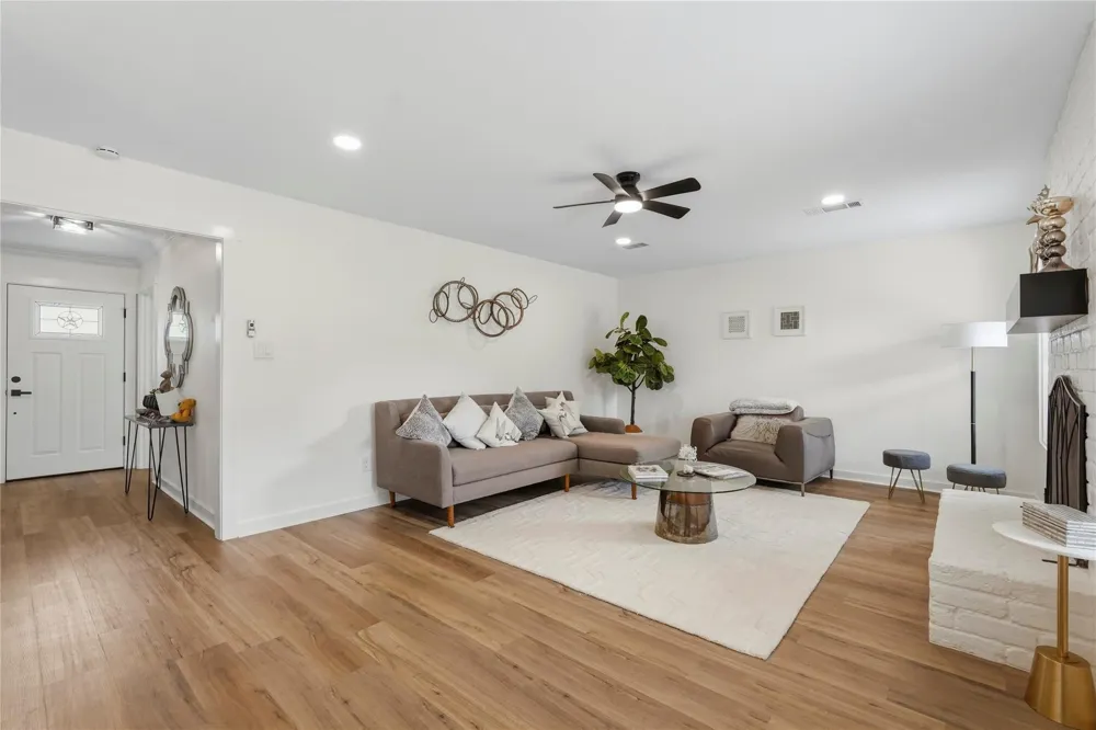 16402 Cornwall Street Jersey Village, TX 77040
