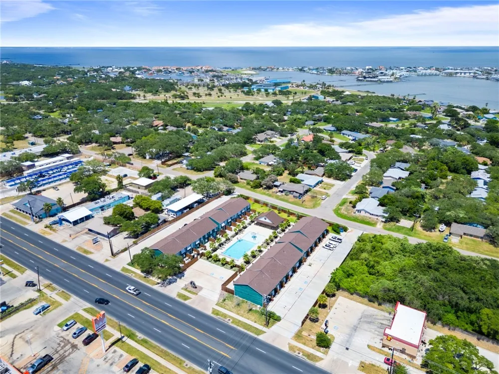 1806 Highway 35 #D-4 Rockport, TX 78382